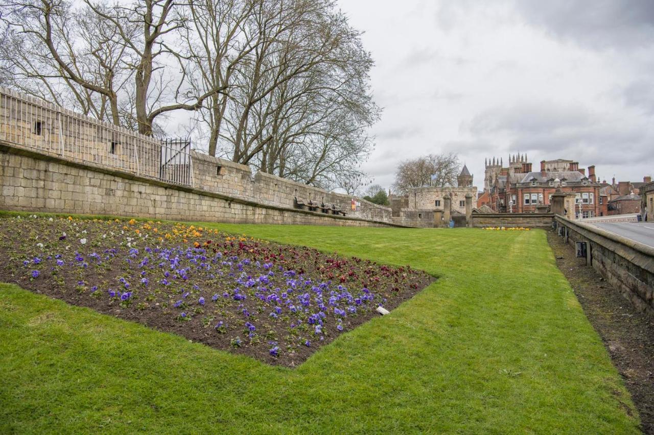 Апартаменты St Helen's House With Minster Views *