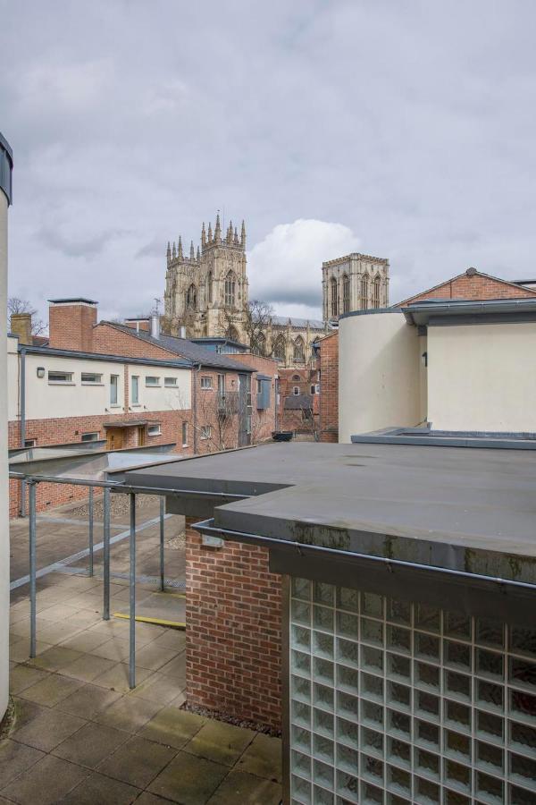 Апартаменты St Helen's House With Minster Views *